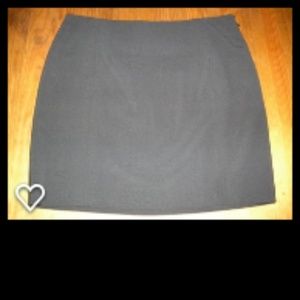 NWOT Theory black mini skirt in a size 6 or small